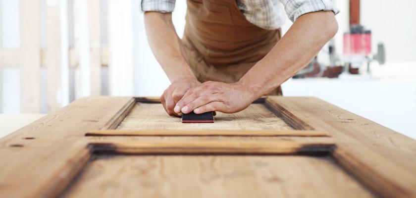 renovace starých dřevěných dveří